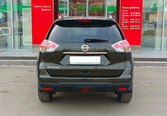 Подержанный автомобиль Nissan X-Trail 2015 года (6 фото)