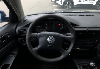 Подержанный автомобиль Volkswagen Passat Wagon 2003 года (12 фото)