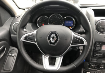 Подержанный автомобиль Renault Duster 2015 года (12 фото)