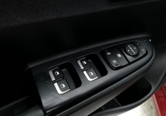 Подержанный автомобиль Kia Rio Sedan 2019 года (13 фото)