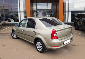 Подержанный автомобиль Renault Logan Sedan 2011 года (7 фото)