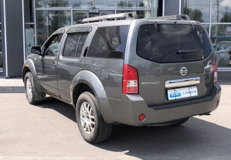 Подержанный автомобиль Nissan Pathfinder 2007 года (7 фото)