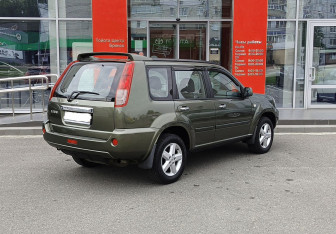 Подержанный автомобиль Nissan X-Trail 2004 года (5 фото)