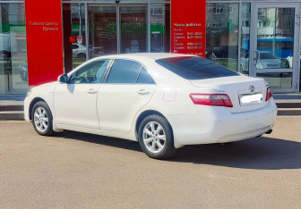 Подержанный автомобиль Toyota Camry Sedan 2011 года (7 фото)