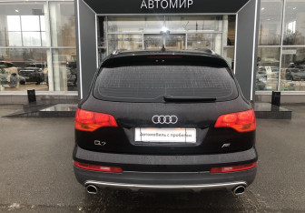 Подержанный автомобиль Audi Q7 2009 года (6 фото)