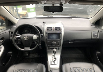 Подержанный автомобиль Toyota Corolla Sedan 2010 года (10 фото)