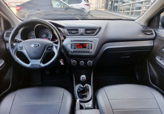 Подержанный автомобиль Kia Rio Sedan 2015 года (14 фото)