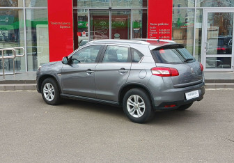 Подержанный автомобиль Peugeot 4008 2012 года (7 фото)