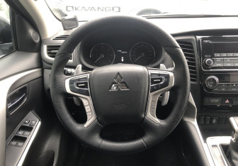 Подержанный автомобиль Mitsubishi Pajero Sport 2018 года (12 фото)