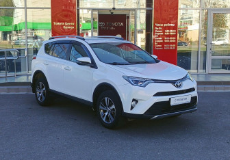 Подержанный автомобиль Toyota RAV4 2018 года (3 фото)