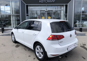Подержанный автомобиль Volkswagen Golf Hatchback 2013 года (7 фото)
