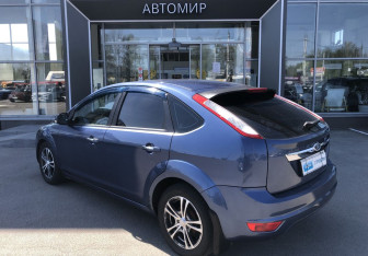 Подержанный автомобиль Ford Focus Hatchback 2009 года (7 фото)