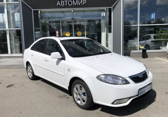 Подержанный автомобиль Daewoo Gentra Sedan 2013 года (3 фото)