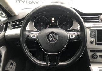 Подержанный автомобиль Volkswagen Passat Sedan 2015 года (12 фото)