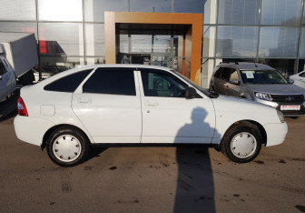 Подержанный автомобиль LADA (ВАЗ) Priora Hatchback 2013 года (4 фото)