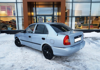 Подержанный автомобиль Hyundai Accent Sedan 2007 года (7 фото)
