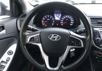 Подержанный автомобиль Hyundai Solaris Sedan 2012 года (12 фото)