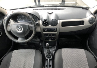 Подержанный автомобиль Renault Logan Sedan 2012 года (10 фото)