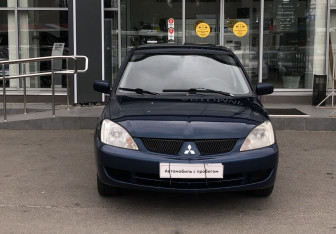 Подержанный автомобиль Mitsubishi Lancer Sedan 2005 года (2 фото)