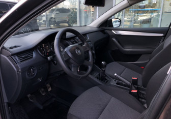 Подержанный автомобиль Skoda Octavia Liftback 2014 года (9 фото)