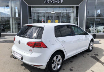 Подержанный автомобиль Volkswagen Golf Hatchback 2013 года (5 фото)