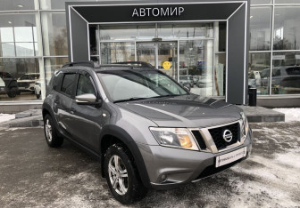 Подержанный автомобиль Nissan Terrano 2015 года (3 фото)