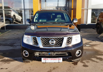Подержанный автомобиль Nissan Pathfinder 2013 года (2 фото)
