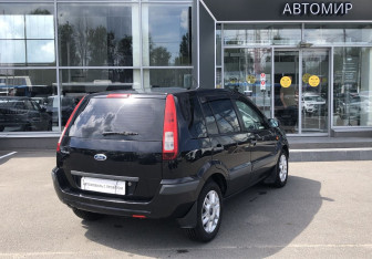 Подержанный автомобиль Ford Fusion 2007 года (7 фото)