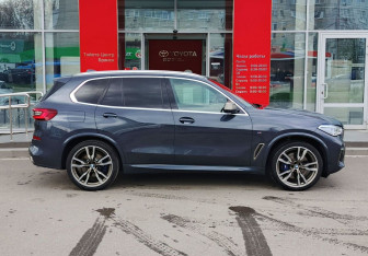 Подержанный автомобиль BMW X5 2020 года (4 фото)