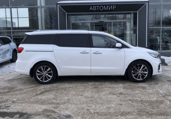 Подержанный автомобиль Kia Carnival 2019 года (4 фото)