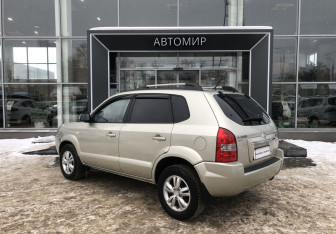 Подержанный автомобиль Hyundai Tucson 2008 года (7 фото)