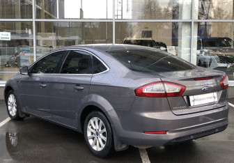Подержанный автомобиль Ford Mondeo Sedan 2011 года (7 фото)