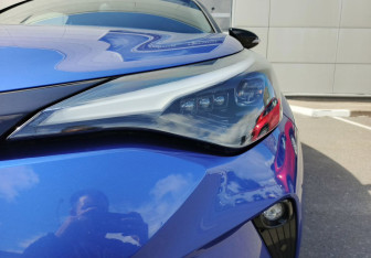 Подержанный автомобиль Toyota C-HR 2021 года (9 фото)