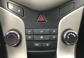 Подержанный автомобиль Chevrolet Cruze Sedan 2011 года (15 фото)