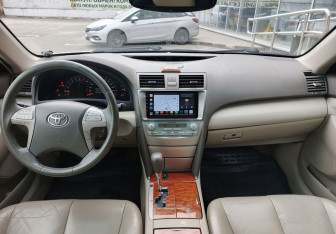 Подержанный автомобиль Toyota Camry Sedan 2007 года (14 фото)