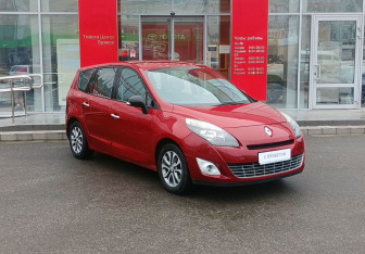 Подержанный автомобиль Renault Scenic 2011 года (3 фото)