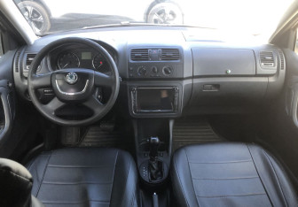 Подержанный автомобиль Skoda Fabia Hatchback 2012 года (10 фото)