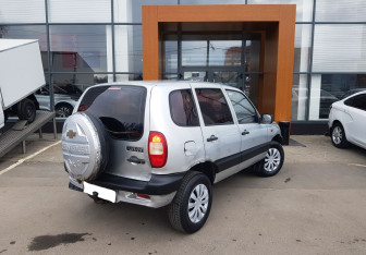 Подержанный автомобиль Chevrolet Niva 2007 года (5 фото)