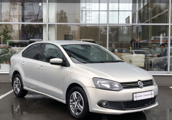 Подержанный автомобиль Volkswagen Polo Sedan 2011 года (3 фото)