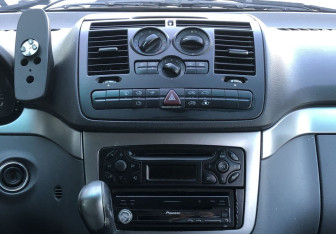 Подержанный автомобиль Mercedes-Benz Viano 2004 года (15 фото)
