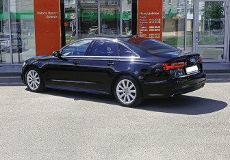 Подержанный автомобиль Audi A6 Sedan 2018 года (7 фото)