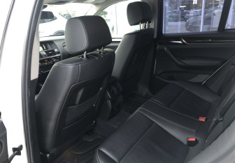 Подержанный автомобиль BMW X4 2016 года (11 фото)