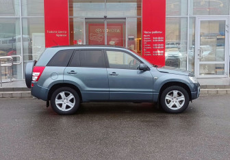 Подержанный автомобиль Suzuki Grand Vitara 2005 года (4 фото)