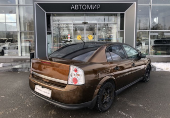 Подержанный автомобиль Opel Vectra Sedan 2004 года (5 фото)