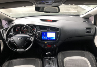 Подержанный автомобиль Kia Ceed Hatchback 2013 года (10 фото)