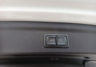 Подержанный автомобиль Audi Q3 2021 года (20 фото)