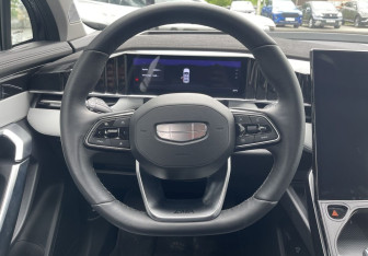 Подержанный автомобиль Geely Atlas 2024 года (12 фото)
