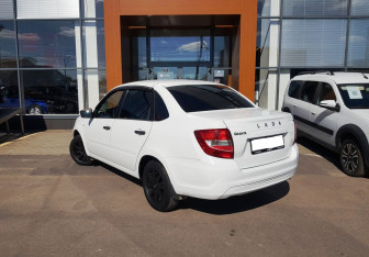 Подержанный автомобиль LADA (ВАЗ) Granta Sedan 2019 года (7 фото)