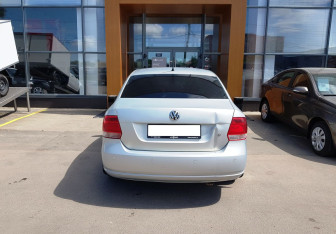 Подержанный автомобиль Volkswagen Polo Sedan 2010 года (6 фото)