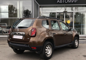 Подержанный автомобиль Renault Duster 2015 года (5 фото)